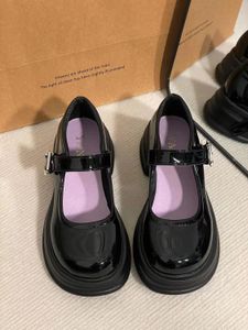 영국인 두꺼운 하이힐 두꺼운 밑바닥 메리 제인 신발 여자 여름 여름 새 둥근 발가락 프랑스어 작은 가죽 신발 아동을위한 우편물 무료