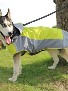 犬のワンピースレインコート中程度の犬ハーフパッケージベリー保護ゴールデンファーエッジシェパードと雨の雨の服