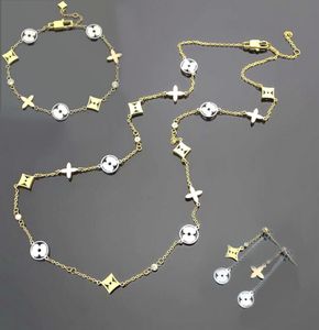 Europa Ameryka Modna biżuteria Zestawy Lady Women Goldcolor Metal Hollow Out V Letter Diamond Charms Naszyjnik Bransoletka Kolki Q941110823