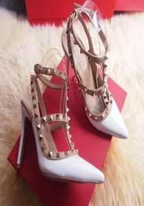 Designer kvinnor klackar fest mode nitar flickor sexiga spetsiga skor dansskor bröllopskor dubbelband sandaler6620847