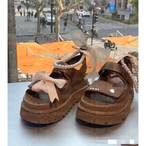 Uggslipper Tasman Новая женская Uggg Slipper Summer Lummer Luxury Sandal Designer Sandal Комфортный и быстрый сплошной цвет толстое возвышенное пряжка на липучке Uggslipper 0E0