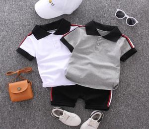 Baby Summer Suits pojkar preppy stil twopiece set barn casual utomhuskläder barn solid färg t -short shorts kläder set2464446