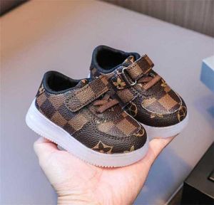2023 New Pu Leather Baby Shoes Soft Sole Prewalker Infant Newborn First Walkers Crib Girls Boys Sneakers Classic Baffalo Plaid Vin9985416