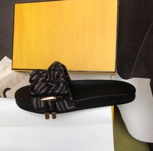 2021 designer di lusso Donne sandali Lettere di raso Lettere piega fiore classiche scarpe casual sandali a fondo piatto sandali spessi L3023893