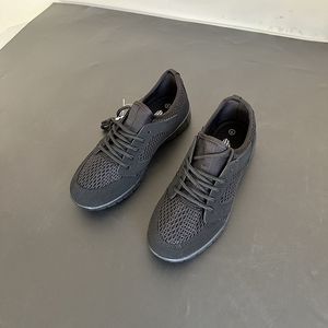 Sommer Neue große Frauen tragen resistente Sportart Fashion Casual Atmungsfreie Mesh -Laufschuhe kostenloser Versand