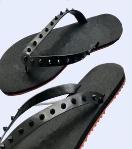 2020 New Men Slip on Rivets Sandals Fashion Summer Leather Shoes Black White flip flop Slides Slippers High Quality Stud Shoes Man6674260