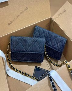 15x8cm kvinnor franska 19 woc designer plånböcker blå denim diamantmönster quiltad lyxhandväska guld hårdvara axel crossbody co7911065