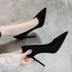 무료 쇼핑 2024 봄과 가을 시즌 New Black High Heel Shoes 여성용 고급 발 뒤꿈치 전문 다목적 뾰족한 드레스 작업