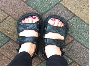 Lily Shop Women äkta mjuka läder sandaler rutiga slinga spännskor ökade platta slumpmässiga sandal mode svart strand lady sho9543289