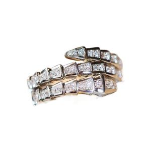 Luxury Quality Classic Diamonds Rings Style Charm Ring With Sparkly Diamond Designer Jewelry Bijoux för Lady Flower Shape Wedding Party A2