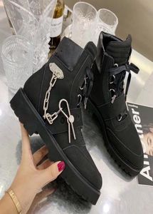 2019 Martin Boots Onkle Boots Women Men Men أحدث أحذية مصممة Golden Chain Sneakers Size 3545 للعشاق Mode8215836