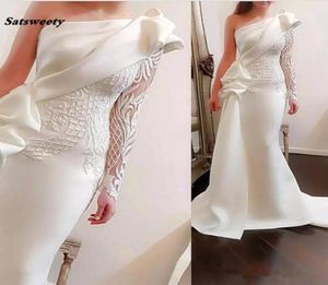 Elegant One Shoulder Mermaid Long Prom Dresses White Long Sleeves Evening Gowns Satin Ruched Ruffles Applique Sweep Train8671905