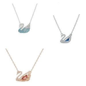 Modekristaller Swan Clavicle Chain Kvinnor som slår Heart Diamond Pendant Designer 18K Guldhalsband Emotional Express sin kärlek smyckespresent B23