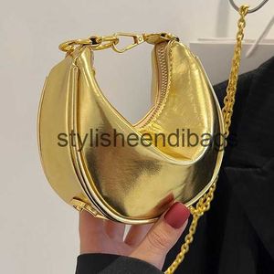 Axelväskor utsökta och fashionabla handväskor för kvinnor på tät sommar Ny västerländsk metallisk färg axelväska ädla elegant trend crossbody H240603