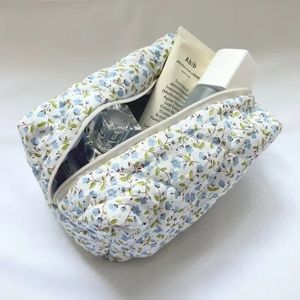 Storage Organizer Floral Puffy Quilted Makeup Bag Flower Printed Cosmetic Pouch Large Travel Accessory 240527