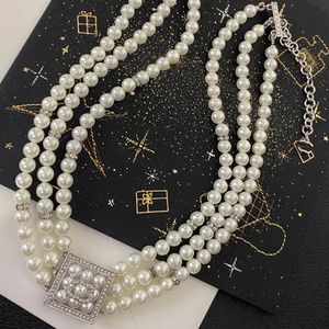 Lyxdesigner halsband bokstäver hängen choker 925 silverpläterad koppar av högkvalitativ halsband pärlkedja för kvinnor smycken mode tillbehör
