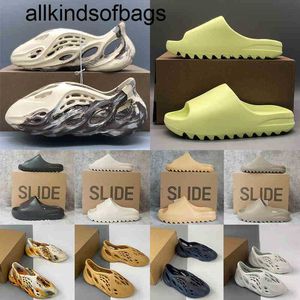 Kanyes Slides Designer tofflor Foam Runner Sandals ockra Cream Clay Kaye Slippers Harts Pure Bone Fashion Designer Ad Brand Slipper Max Size 47