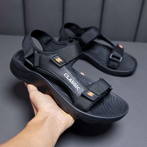 Летняя отдыха пляжная туфли 2022 Новый мужской ретро -ретро удобные кавалевые сандалии Мужчины кроссовки