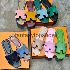 H 디자이너 Oran Beach Sandals Womens 2023 New Fashion Chypre Sandal Slides flt 뮬 고무 브라운 블랙 흰색 분홍색 샌드 라스 사무실 로퍼 웨지 슬라이더 신발