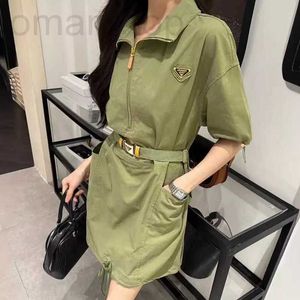 Basic & Casual Dresses Designer 24 Spring/Summer New Chest Pocket Inverted Triangle Decoration Army Green Standing Neck Half Zipper Short Sleeve Dress XI98