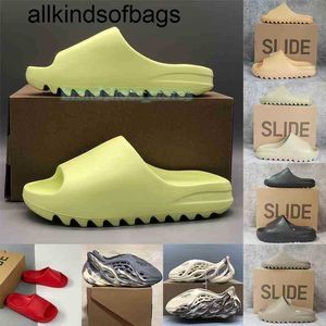 Men designer Kanyes tofflor designers glider skum flip flop löpare sand enflame orange trippel svart harts kärna mineral blå grädde lera sandal