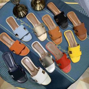 Scarpe da firma delle pantofole da spiaggia scarponi piatti Slipping Lady Slide Lazy Fashion Carunone Flops Testa Flop in pelle Scarpe da donna Hotel Bath Ladies Sandals Sexy Sandals Taglia 34-42 con scatola