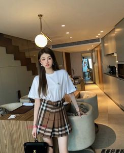 أفضل Burbbry Trendy All Love Designer New Summer Classic Plaid Degral Nust Casual New Plaid Blaid Weistband Decoration Plateed Small Skirt Asypertical