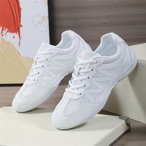 Arkkg Girls White Cheer Shoesトレーナー通気性トレーニングダンスダンステニス軽量ユースコンペティションスニーカー240527