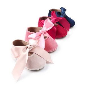 Sneakers nowonarodzone buty dziecięce Pierwszy piechur Pu Princess Bow Towbon Sukienka Non ślizganie się gumowe podeszwy przedszkolne krykiet H240603