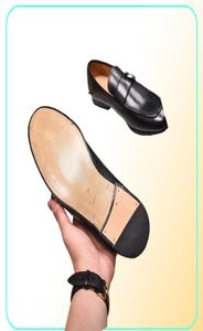 Brytyjski poślizg na skórzanych butach Men Zimowe obuwie 2021 Formalne projektant luksusowych sukienki Eleganckie garniturowe buty biurowe W3139736