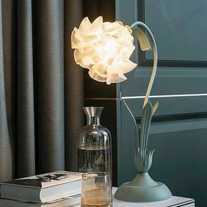 Bordslampor Retro Fransk romantisk blommor skrivbordslampa Atmosfär Sense Bedside Table Lights Cream Style Pastoral Country For Home Bedroom