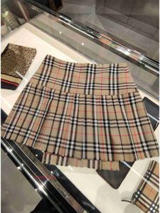 최고의 고급 Burbbry Trendy All Love Designer New Summer Classic Classic Casual Skirt New Plaid Patchwork High Wared Aline Skirt Pleated Skirt