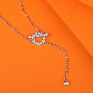 La collana classica fascino design gioiello argento con fibbia semplice e alla moda in oro intarsio con logo originale ohth