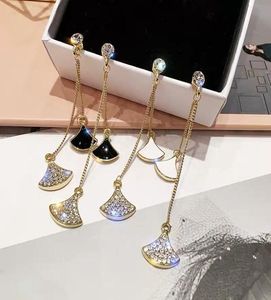 Bangle smyckesdesigners ljus lyxörhängen med silvernål och diamant fansformade tofs örhängen6020946