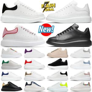 2024 Ny designer casual mens kvinnor skor plattform sneakers läder mockor lägenheter snörning av sporttränare