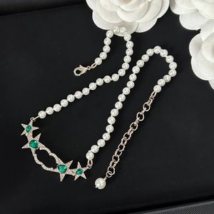 Womens Diamond Star Letter Pendants Designer Halsband Pendant 18K Gold Plated Copper Halsband Pearl Chains Vogue Women Brand Jewelry Christmas Gift Accessory
