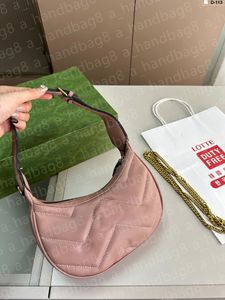 豪華なデザイナーバッグ女性ハンドバッグフレンチ新しい三日月袋竹のボタンアンダーアームハンドバッグ汎用性のあるハンドヘルドサドルバッグ