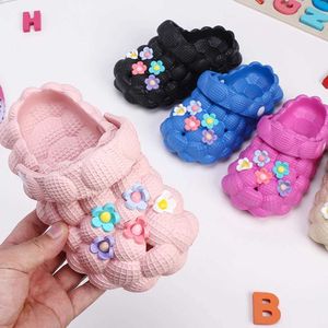 Slipper Flat shoes Summer Children Clogs Slippers Cute Bubble Ball Sandals Summer Indoor Massage EVA Slides Outdoor Closed Toe Fashion Beach Shoes WX5.30