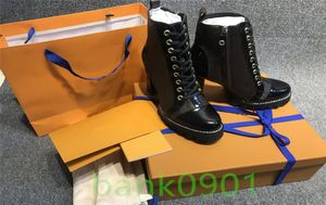 Designer brown Martin Boot for women Real Patent Leather Metal Button NonSlip Mid chunky heel boots fashion Genuine breathable an5505371