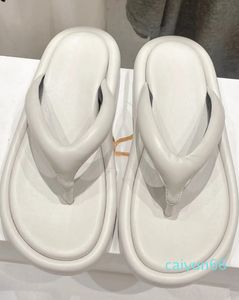 Designer Radsko Sandalkvinnan tofflor gummi platt sko mara platt sandal minimal slip-on sko ginza sandal i läder kvinnors klackar dhgate size35-40