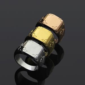 Titanium steel jewelry wholesale V letter print four leaf flower gradient square ring couple foreign trade pattern ring
