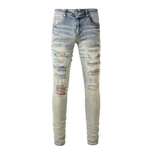 Mäns jeans American Drip Mens oroliga jeans Streetwear Tight Elastic Hole Bandanna Patch Tear Blue Jeans J240531