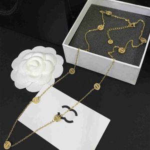 Pendanthalsband lyx 18K Goldplated Necklace Brand Designer New Fashionable Versatile Necklace Personlig tjej Högkvalitet Halsband med Box Birthday Gif