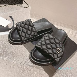 15A Chanells Kanał Cclies Chanellistness Designer Sandal Luksusowe Kapcia Womenki Kapcie krążkowe Chleba Top Nylon Wodoodporne Sandały dla kobiet zjeżdżalni