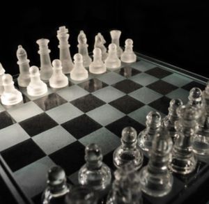 Wspaniała szklana szachy 25 * 25 cm międzynarodowa szachy duża, średnia i małe szklane szachy