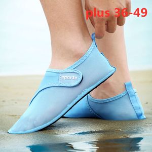 Plus storlek 36-49 unisex ljus strandsandal för man andas icke-halk mjuk sommar simning vatten skor kvinnor barfota sneakers