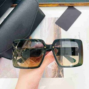 نظارة شمسية مصممة للرجال UV400 حماية العدسات الشمسية الجديدة PR136 نظارة شمسية نسائية عالية الجودة