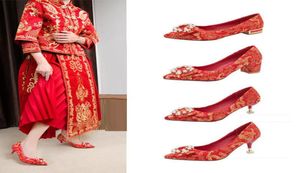 اللباس أحذية Women039s الكعوب العالية على الطراز الصيني الزفاف الأحمر للعرائس الخناص المطرزة 6445792
