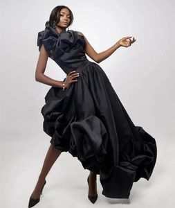 Eleganckie hi-lo czarne satynowe sukienki na bal mat