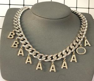 Kvinnors designer halsband mode silver halsband guldkedja hänge halskläder för kvinnor bokstäver vridmoment bröllop lyxys smycken lio4390622